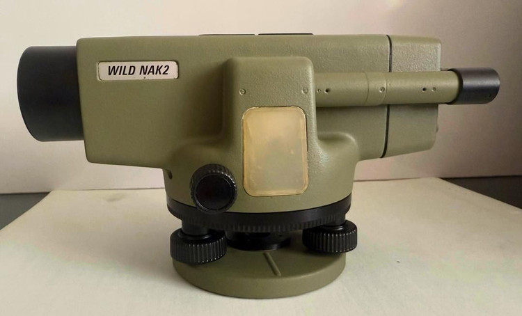 خرید ترازیاب اتوماتیک WILD NAK2 کارکرده با دقت بالا