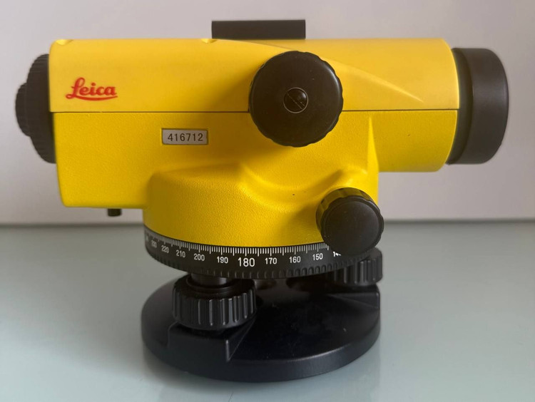 خرید دوربین ترازیاب لایکا مدل RUNNER 24 با جعبه حمل