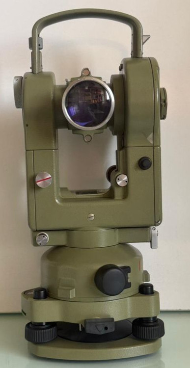 تئودولیت مکانیکی WILD T1