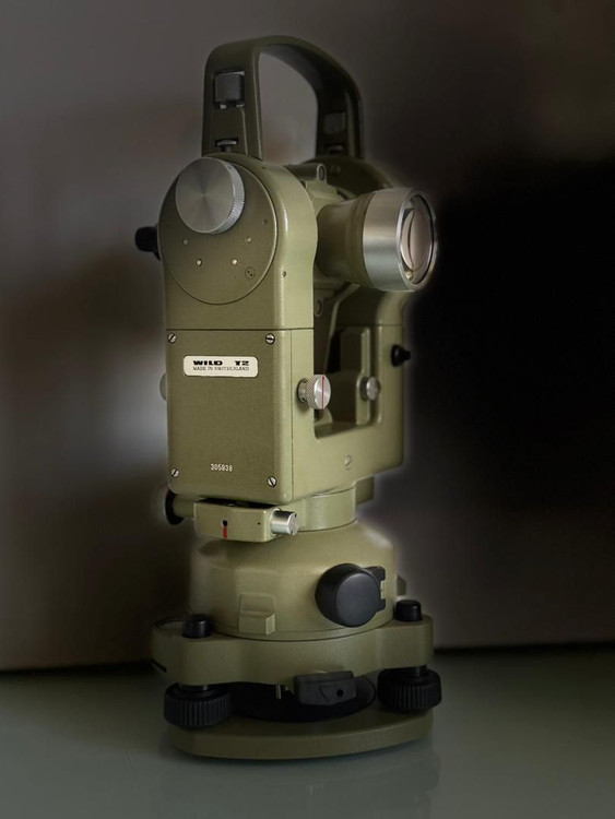 خرید تئودولیت مکانیکی WILD T1 با گارانتی