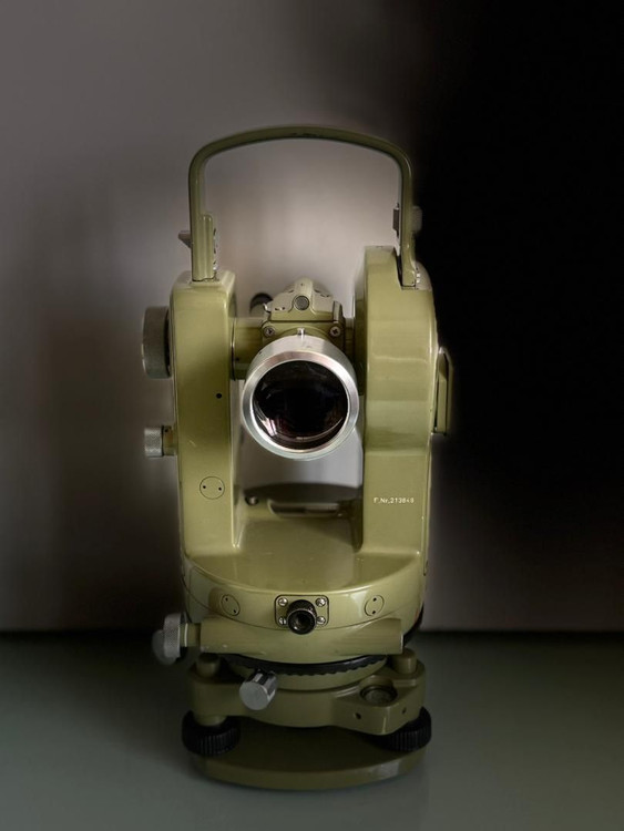 تئودولیت مکانیکی WILD مدل T1 در مشهد با کیفیت