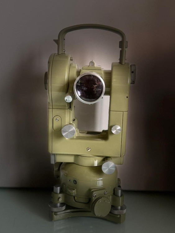 تئودولیت مکانیکی WILD مدل T2