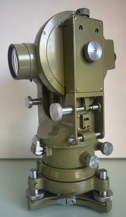 خرید تئودولیت مکانیکی ویلد مدل RDS محکم