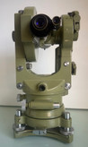 خرید تئودولیت مکانیکی ویلد مدل RDS با جعبه ی حمل
