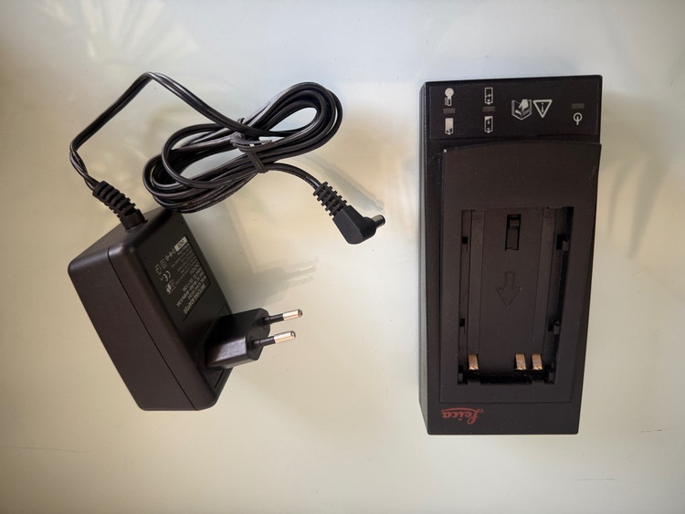 خرید شارژر باتری دوربین لایکا مدل GKL 211 با گارانتی و خدمات پس از فروش