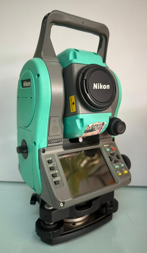 خرید توتال استیشن نیکون NIVO 5.C دقت 5 ثانیه دوطرف کیبرد