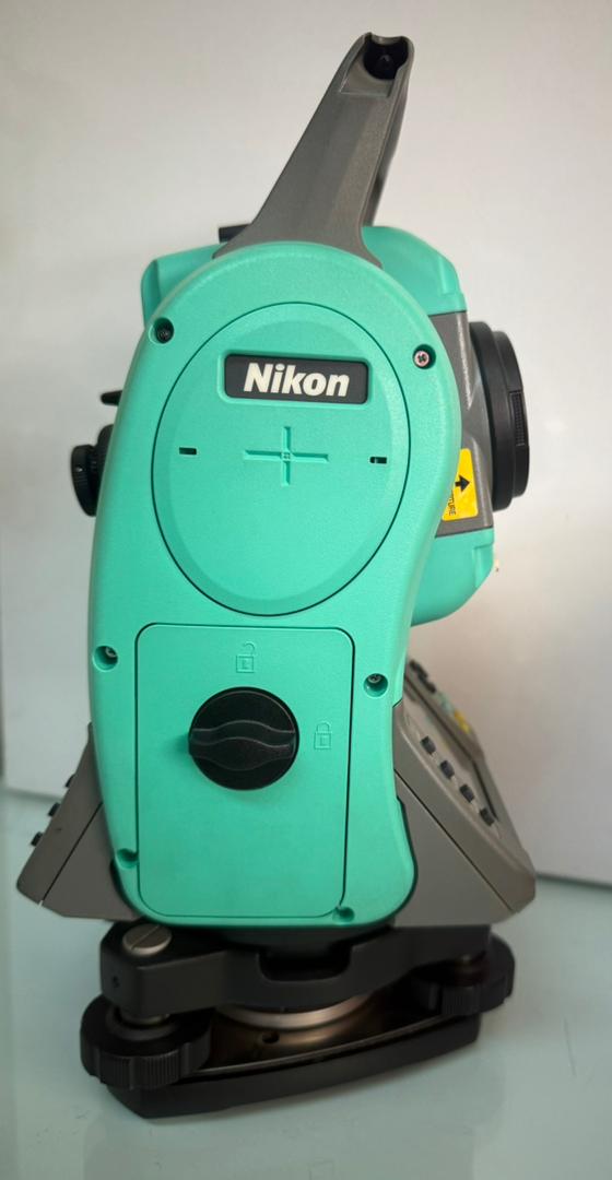 خرید توتال استیشن نیکون  NIVO 5.C   دقت 5 ثانیه قلمی