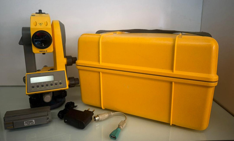 خرید توتال استیشن تریمبل DR 3305 دقت 5 ثانیه جعبه ی حمل