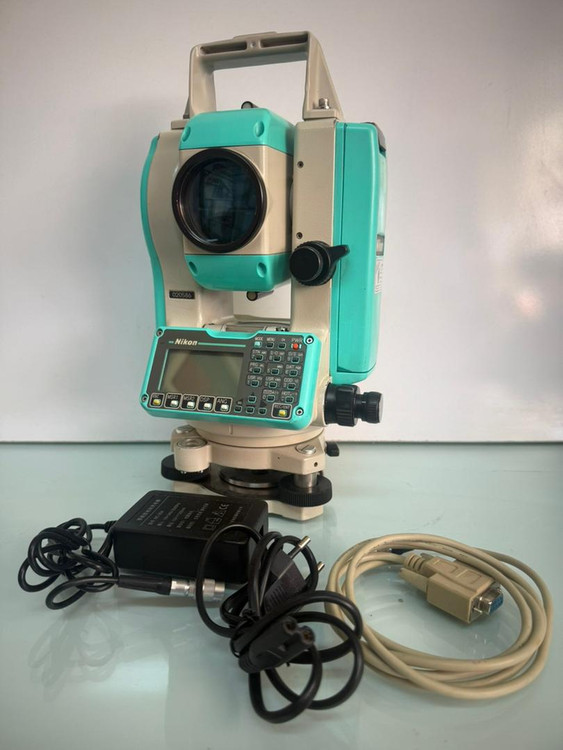 خرید توتال استیشن نیکون DTM 332 دقت 5 ثانیه با متعلقات جانبی