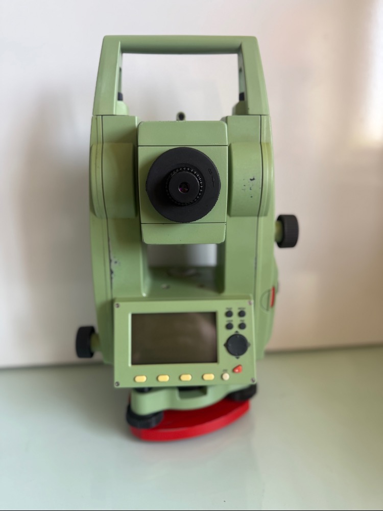 خرید توتال استیشن لایکا TCR 405 POWER دقت 5 ثانیه با لیزر 100 متر