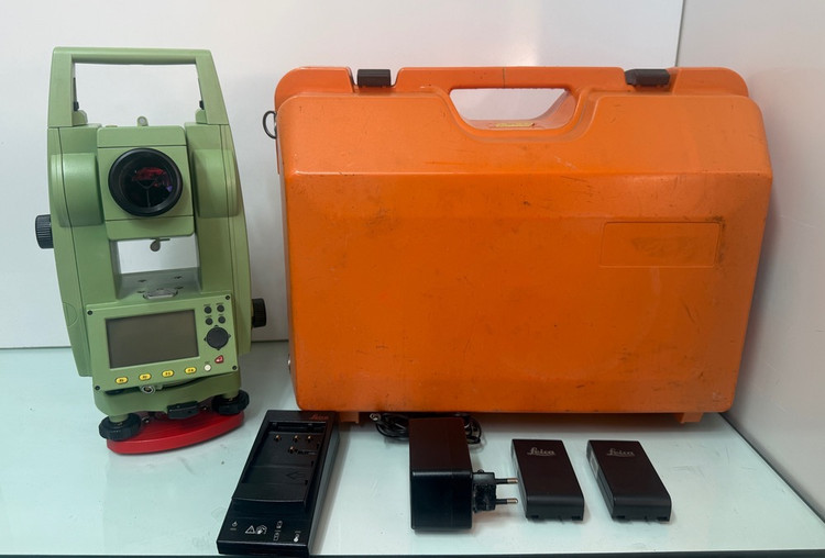 خرید توتال استیشن لایکا TCR 405 POWER دقت 5 ثانیه کاکرده بسیار تمیز