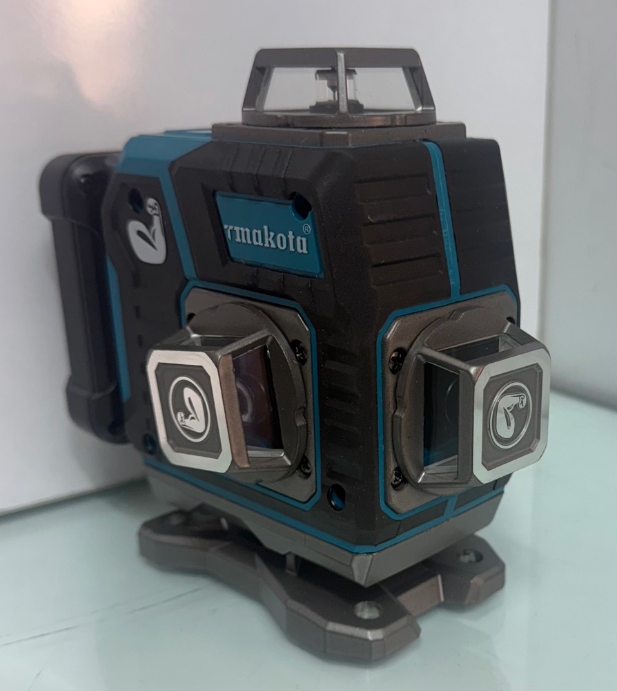 خرید تراز لیزری چهار محوره  TM - 4D22WF با متعاقات داخل جعبه