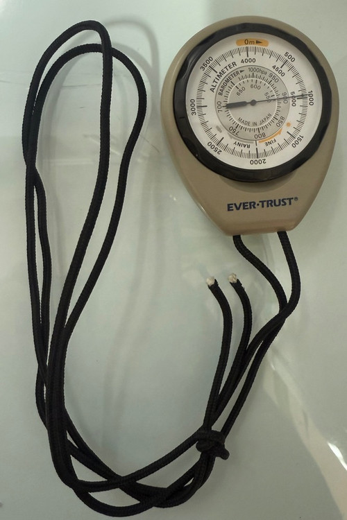 خرید ارتفاع سنج ، فشار سنج ژاپنی EVER TRUST با جعبه بند گردن