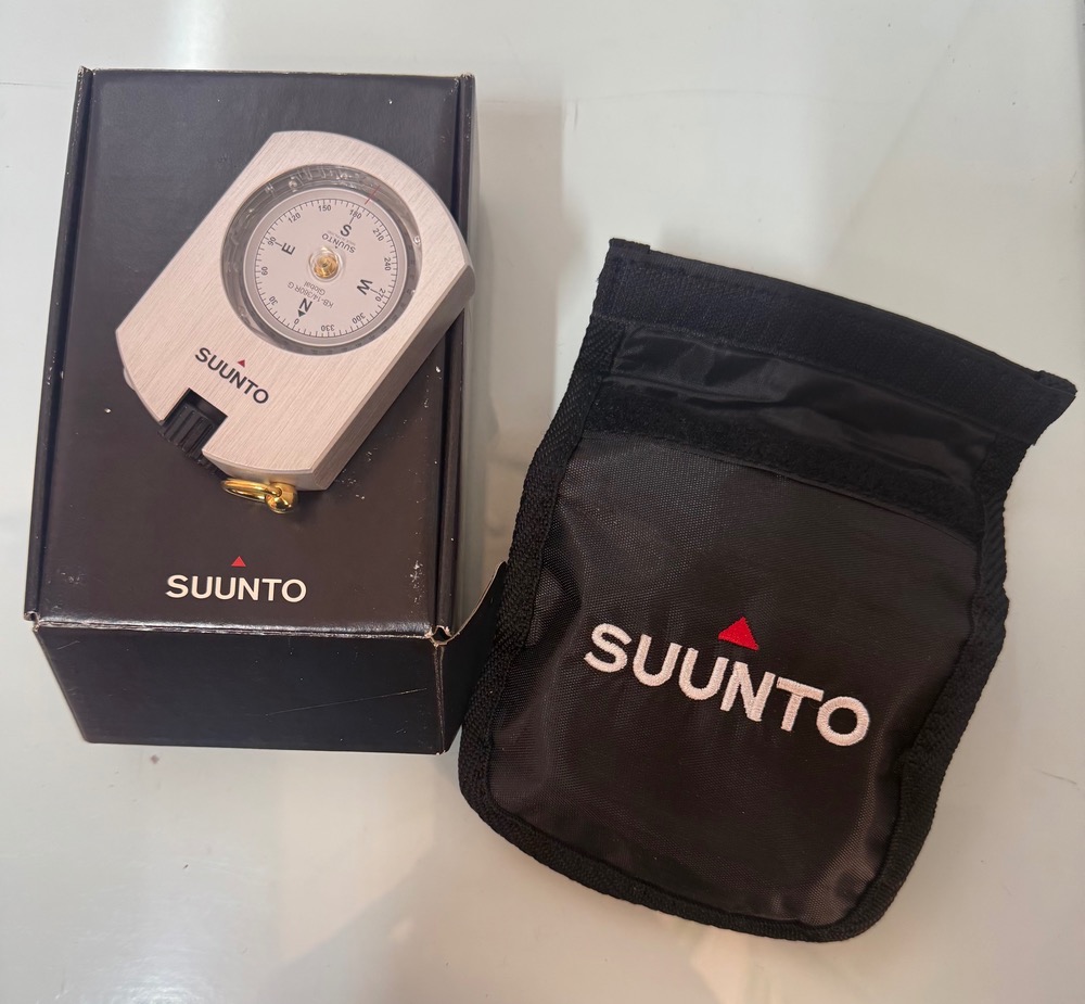 خرید و قیمت قطب نمای  سونتو  SUUNTO باکیف حمل