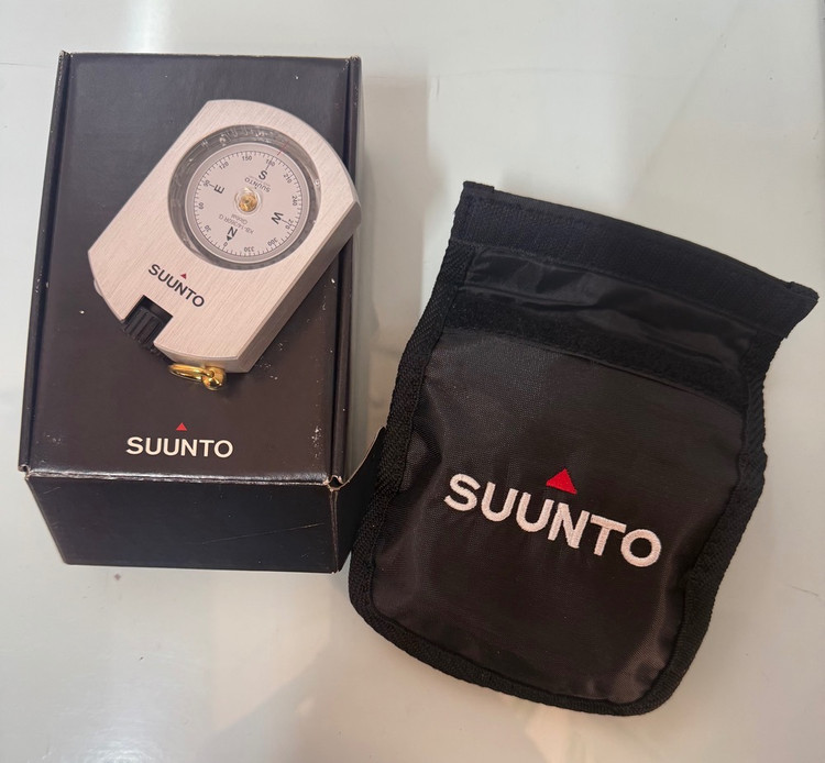 خرید و قیمت قطب نمای سونتو SUUNTO باکیف حمل