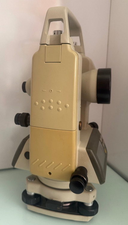 خرید تئودولیت دیجیتال آستور مدل EDT 20 L با یک عدد باتری