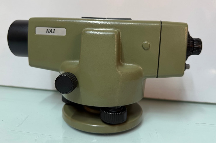 خرید ترازیاب اتوماتیک لایکا مدل NA2 با دکمه ی شوک کمپاس