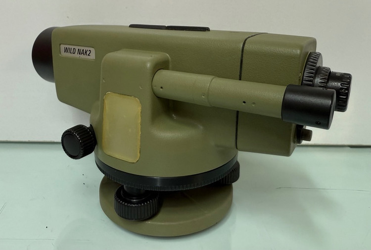 خرید ترازیاب WILD NAK2 کارکرده با لمپ افق