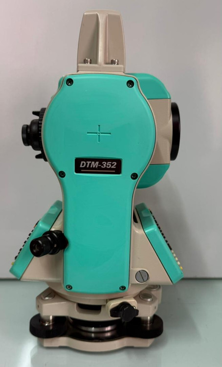 توتال استیشن نیکون DTM 352 دقت 5 ثانیه کارکرده