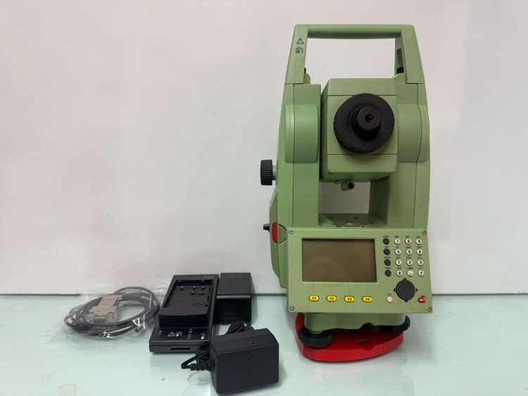 توتال استیشن لایکا TC 805 دقت 5 ثانیه با متعلقات جانبی