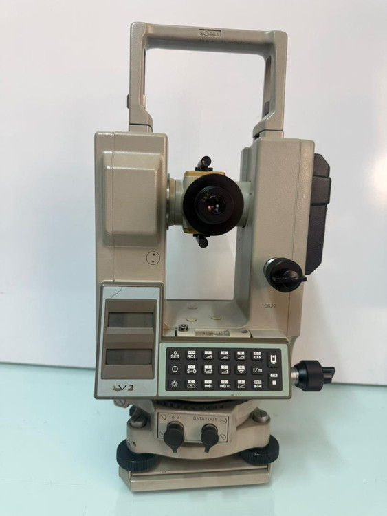 خرید دوربین تئودولیت سوکیا مدل DT 2 با قابلیت نصب دیستومات