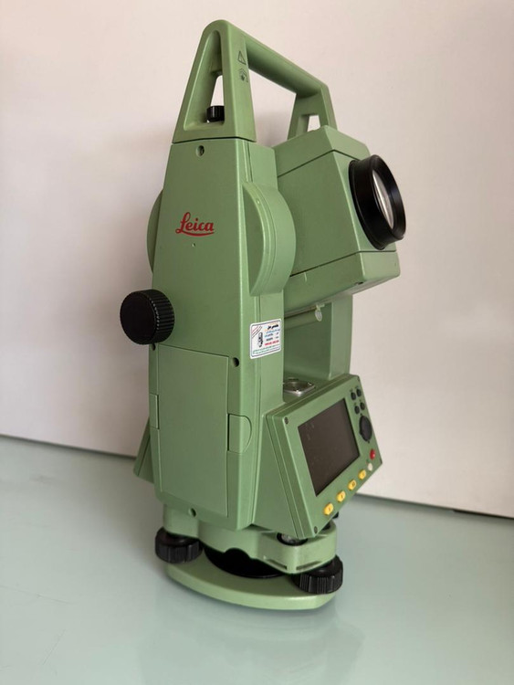 خرید توتال استیشن لایکا مدل TC 407 تمیز