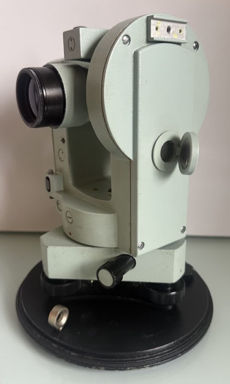 خرید تئودولیت مکانیکی روسی 2T30N کارکرده با عدسی قوی