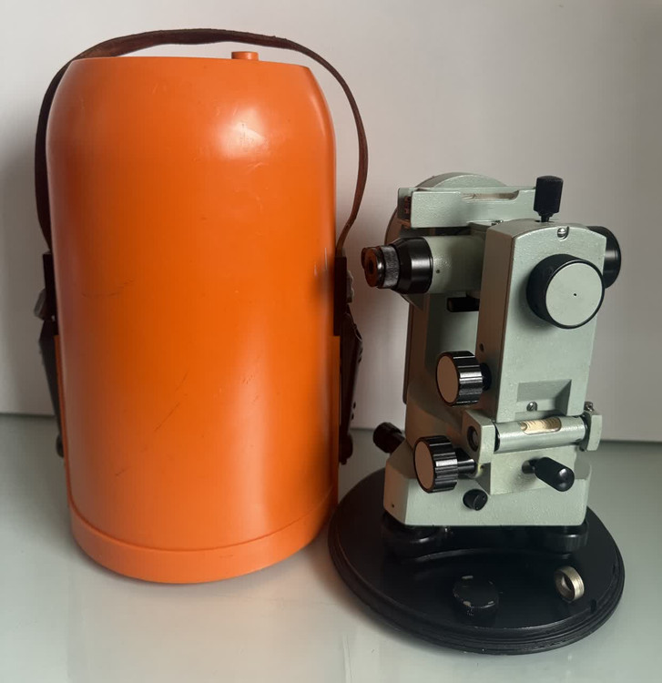 خرید تئودولیت مکانیکی روسی 2T30N کارکرده با جعبه ی حمل و گارانتی