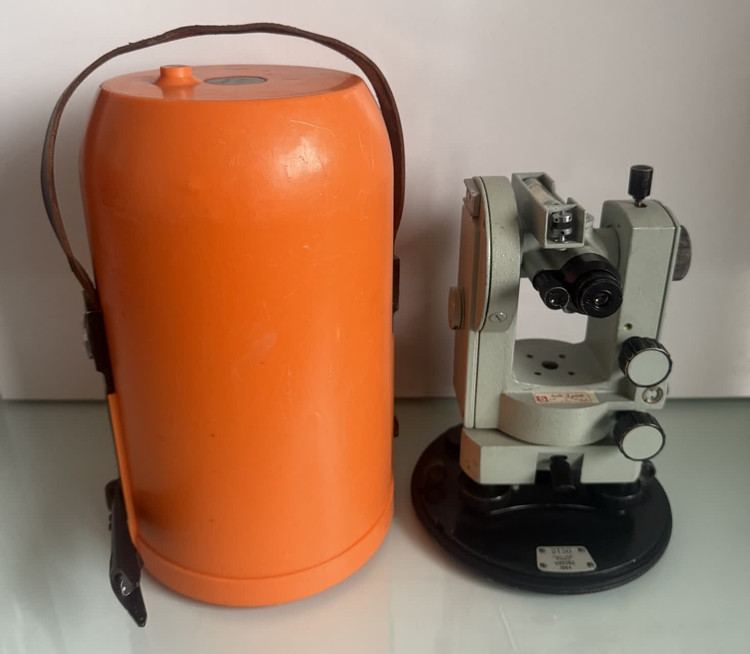 خرید تئودولیت مکانیکی روسی 2T30 کارکرده با جعبه ی حمل
