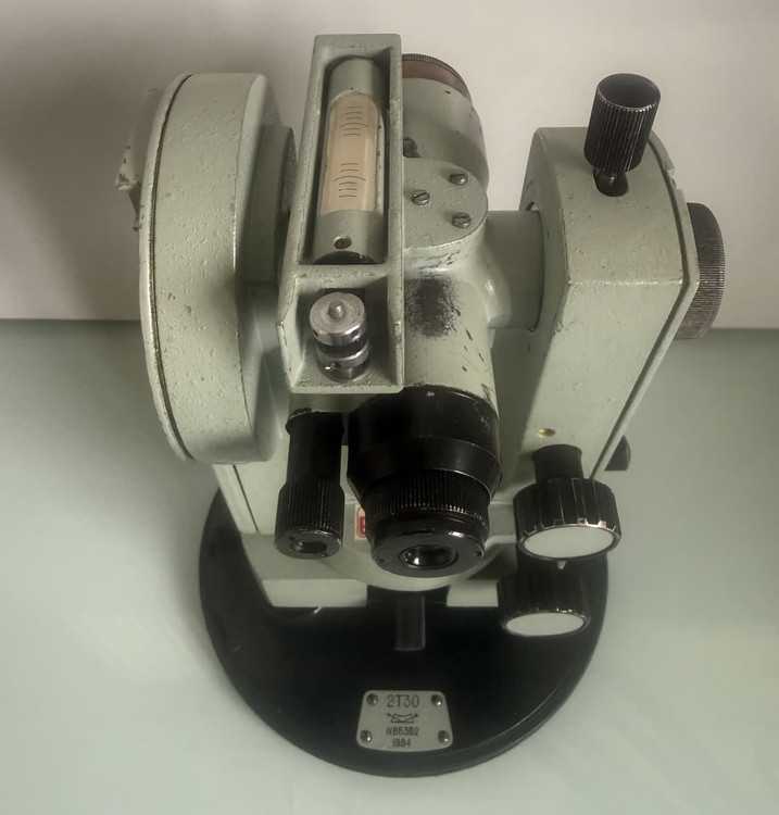 خرید تئودولیت مکانیکی روسی 2T30 کارکرده