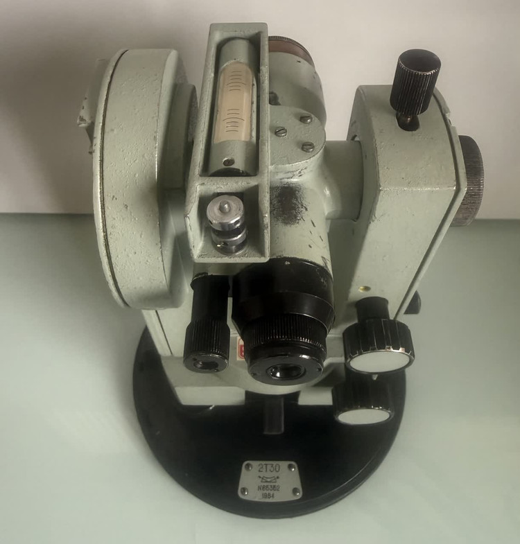 خرید تئودولیت مکانیکی روسی 2T30 کارکرده