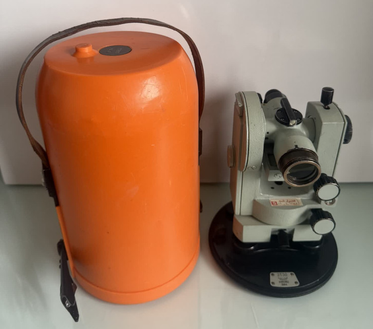 خرید تئودولیت مکانیکی روسی 2T30 کارکرده تمیز