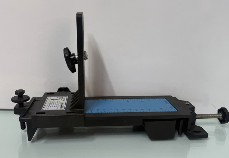 خرید پایه دیواری پلاستیکی با قالبت نصب روی دیوار